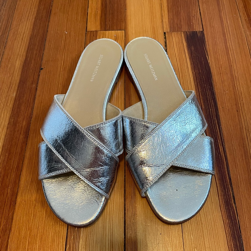 Gently used STUART WEITZMAN silver cross sandal 10